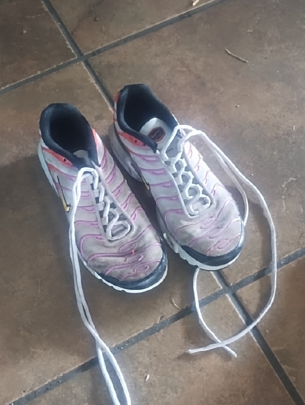#0142 Nike Kids Pink and White Sneakers